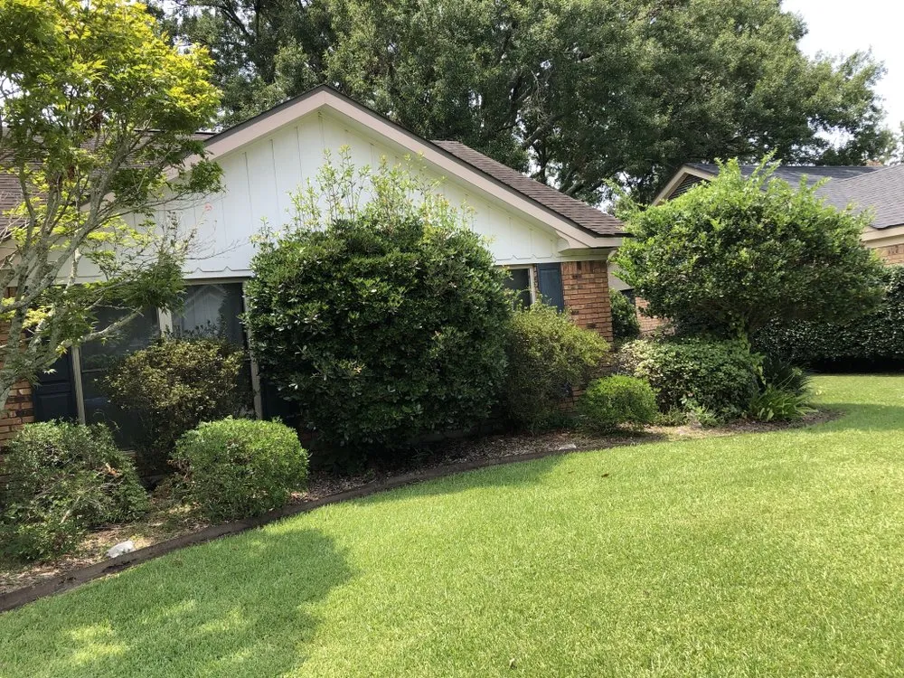 Trusted lawn mowing service with custom design in Lafayette, LA by Trays Lawn and Landcape Maintenance