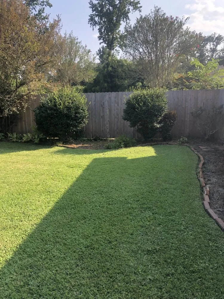 Expert residential landscaping in Lafayette, LA by Trays Lawn and Landcape Maintenance
