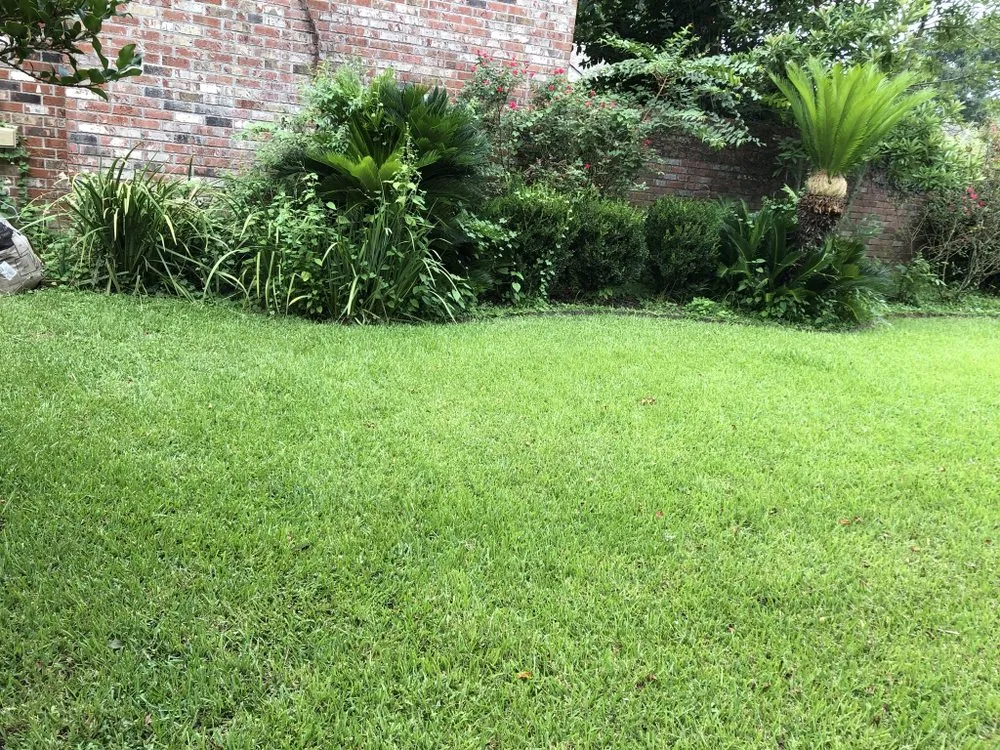 Expert garden landscaping experts serving Lafayette, LA - Trays Lawn and Landcape Maintenance