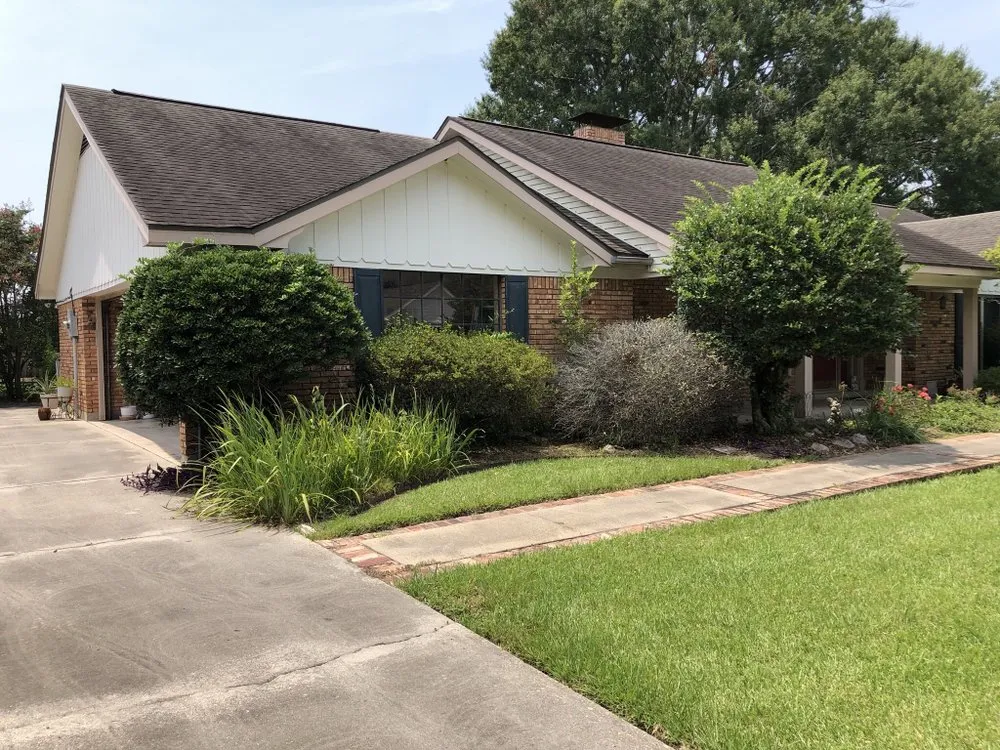 Local landscaping services experts serving Lafayette, LA - Trays Lawn and Landcape Maintenance