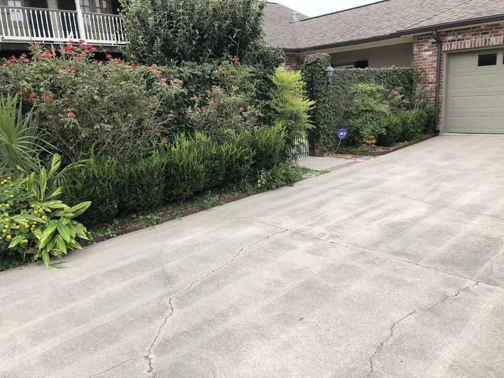 Custom residential landscaping with custom design across Lafayette, LA - Trays Lawn and Landcape Maintenance