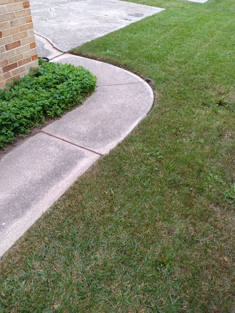 Custom residential landscaping in Milwaukee, WI by Treal's Lawn Care