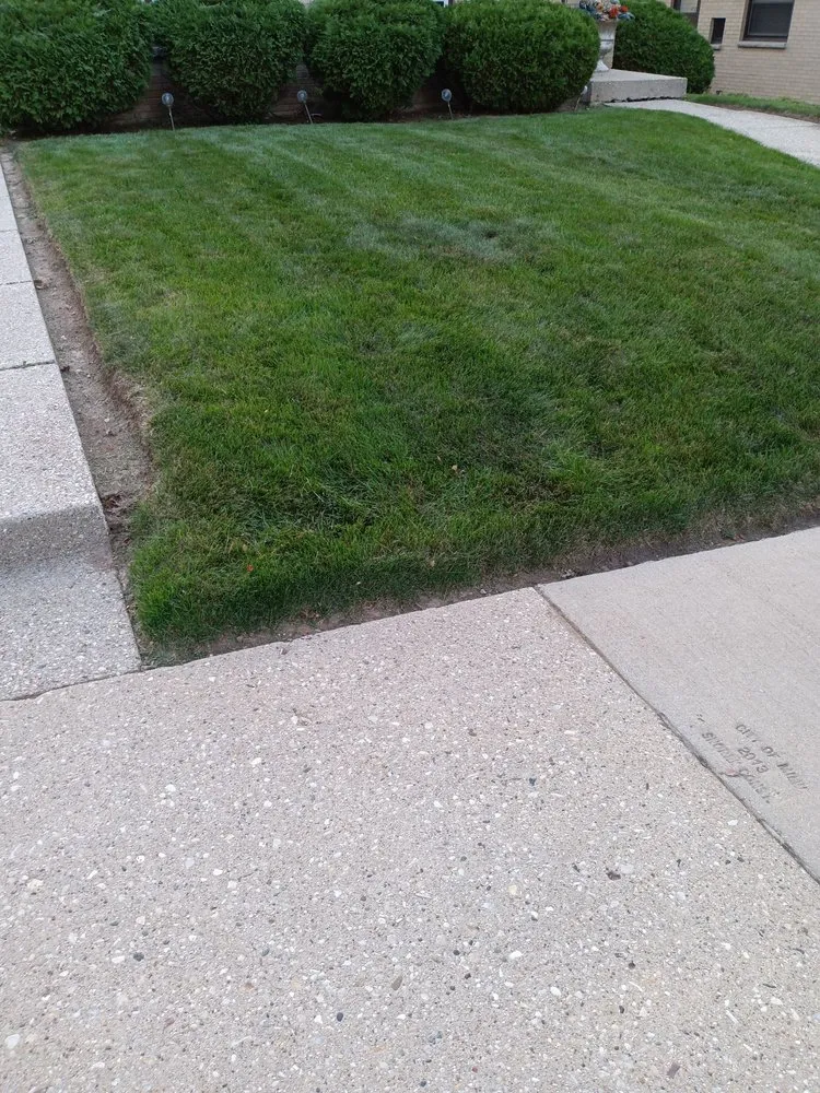 Affordable landscape design in Milwaukee, WI by Treal's Lawn Care