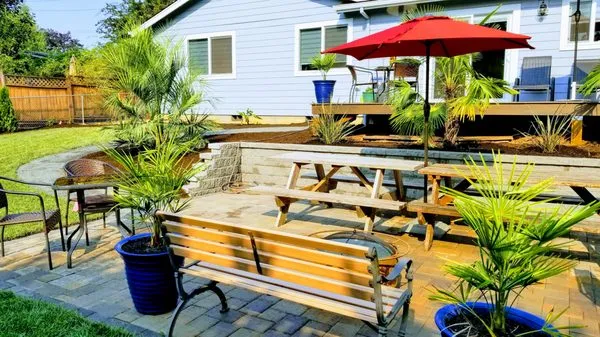 Tree Bee Landscapes Logo