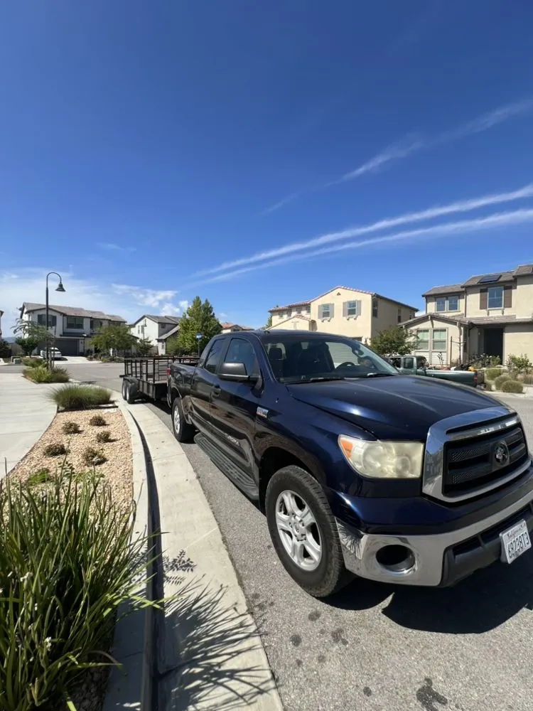 Custom yard maintenance experts serving Santa Clarita, CA - Tree Service and Landscaping