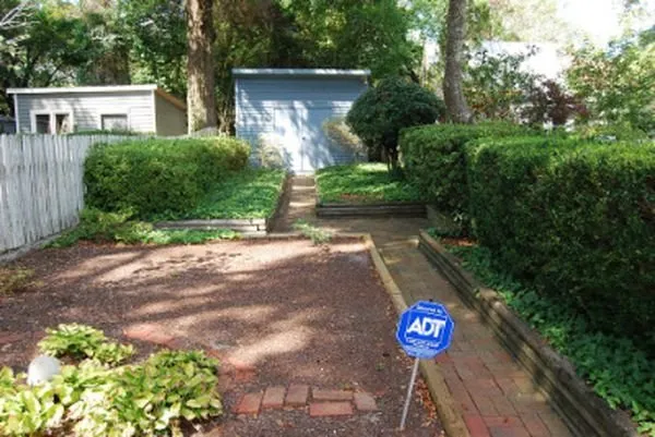 Affordable outdoor landscaping experts serving Port Saint Lucie, FL - Tree Tropical