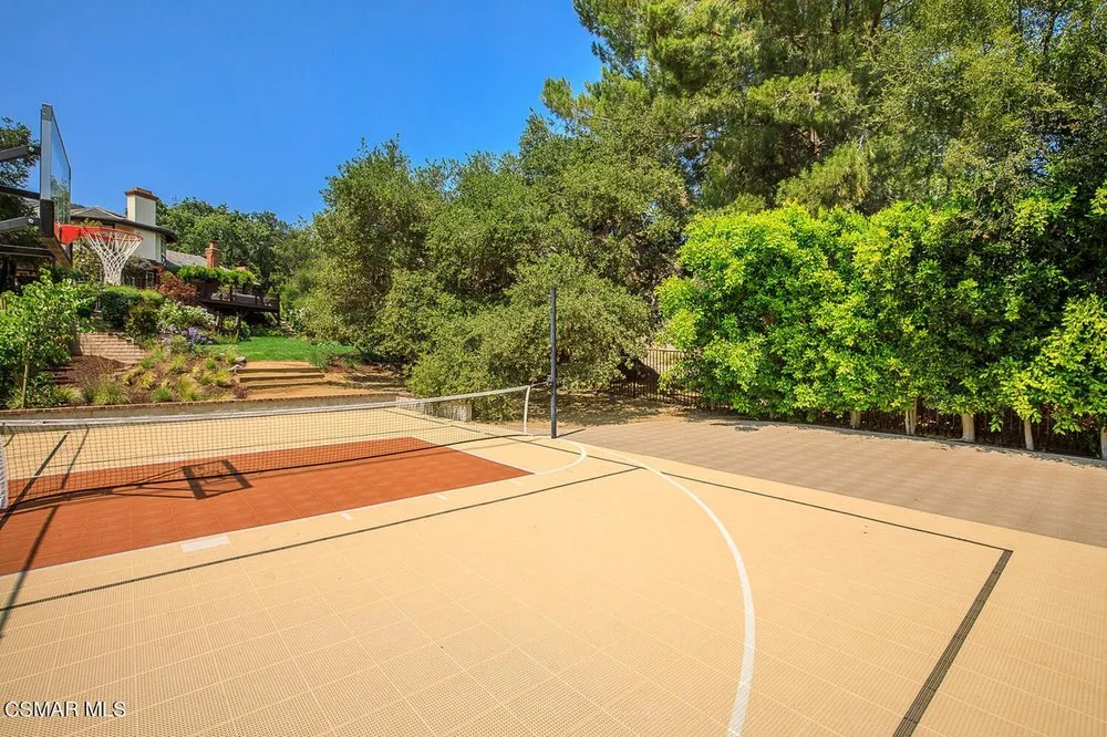 Affordable lawn mowing service for residential properties across Camarillo, CA - Treehouse Landscape Design