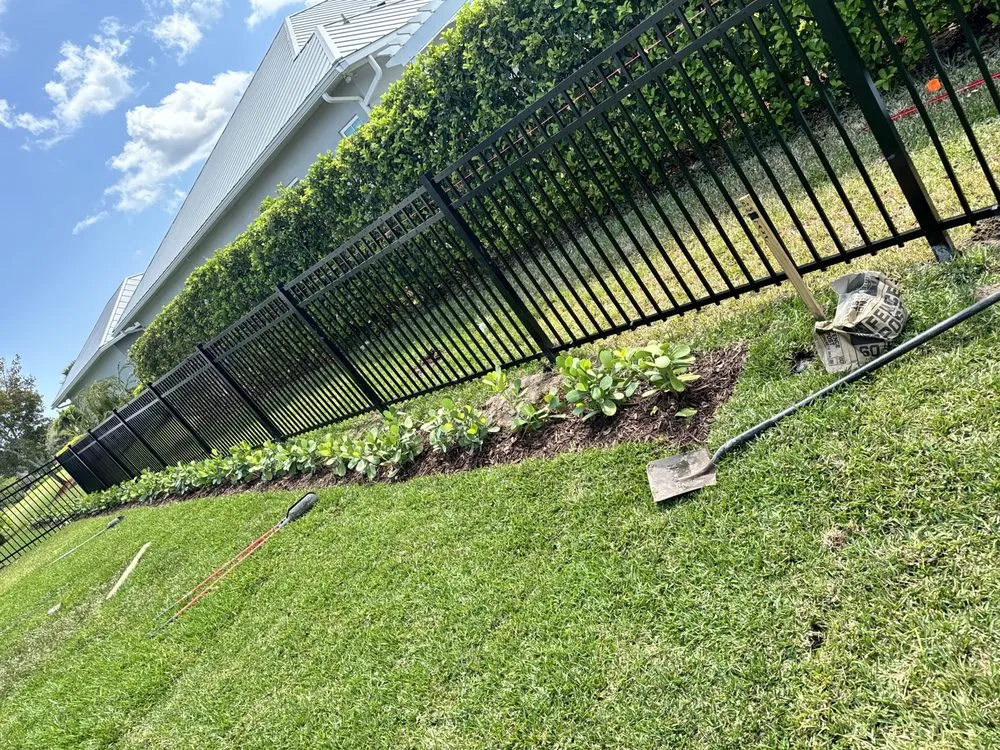 Expert yard maintenance in Melbourne, FL - Tree’s R us