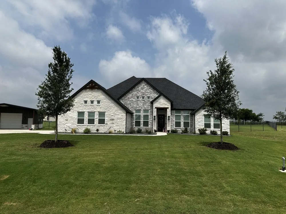 Professional lawn care service experts serving Kaufman, TX - TreesXSale - Nursery - Landscaping - Irrigation