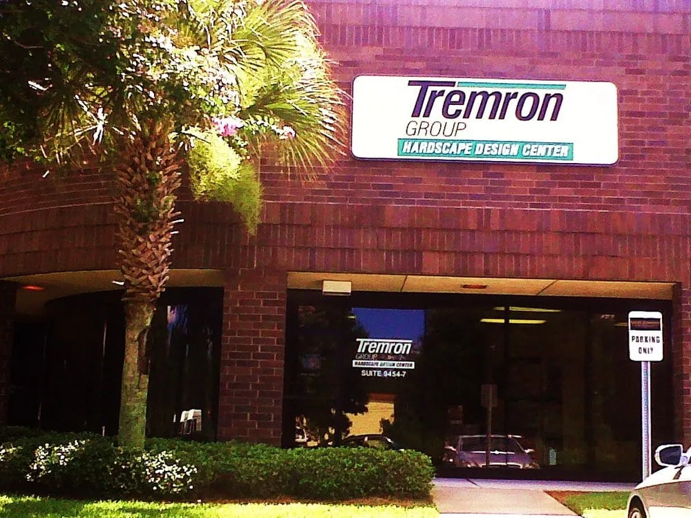 Affordable garden landscaping for year-round maintenance in Jacksonville, FL by Tremron Jacksonville