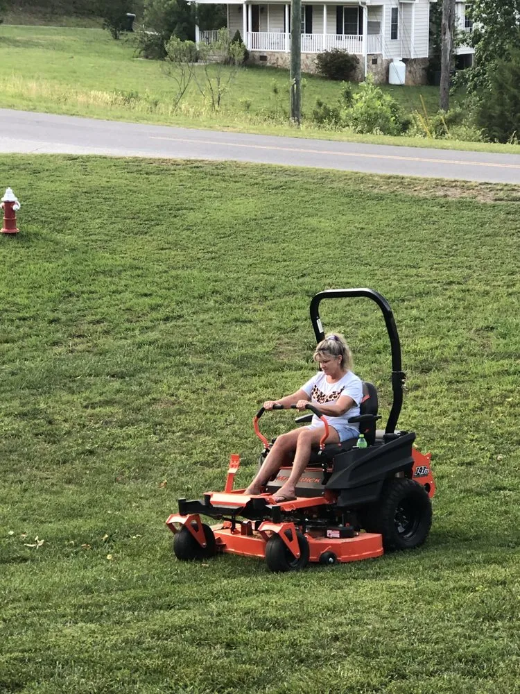 Local lawn mowing service experts serving Randleman, NC - Trent’s lawn care service