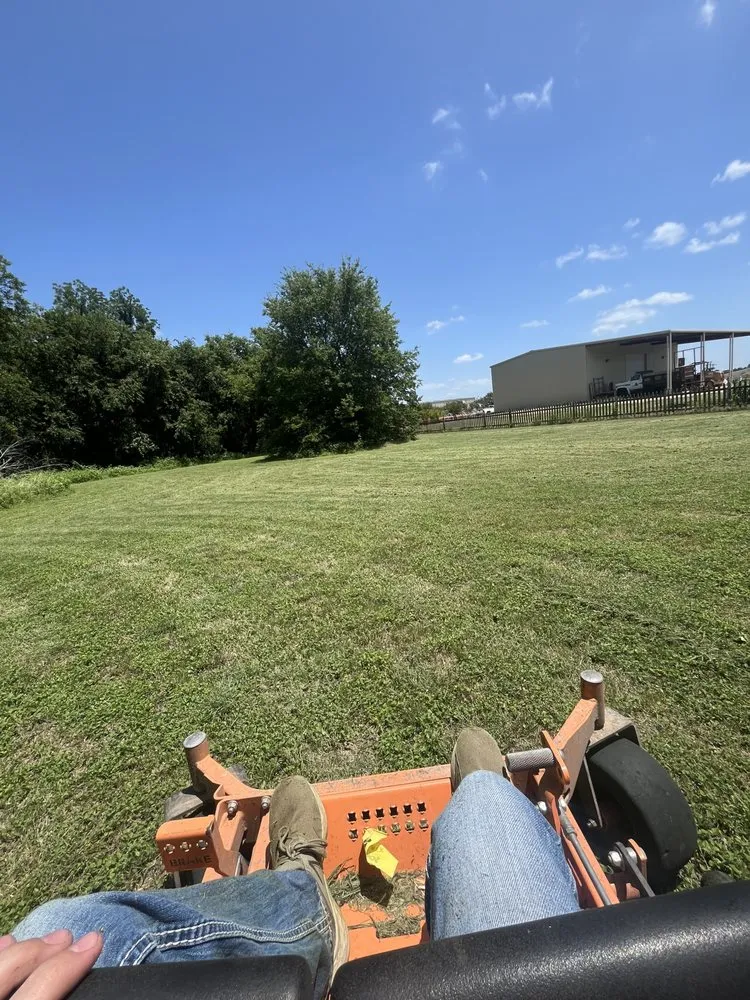 Trusted yard maintenance in Holland, TX - Tres Amigos Outdoor Care