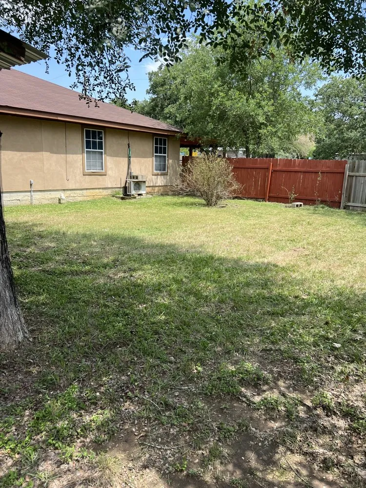 Affordable residential landscaping in Nixon, TX - Tres Flores Lawn And Tree Trimming