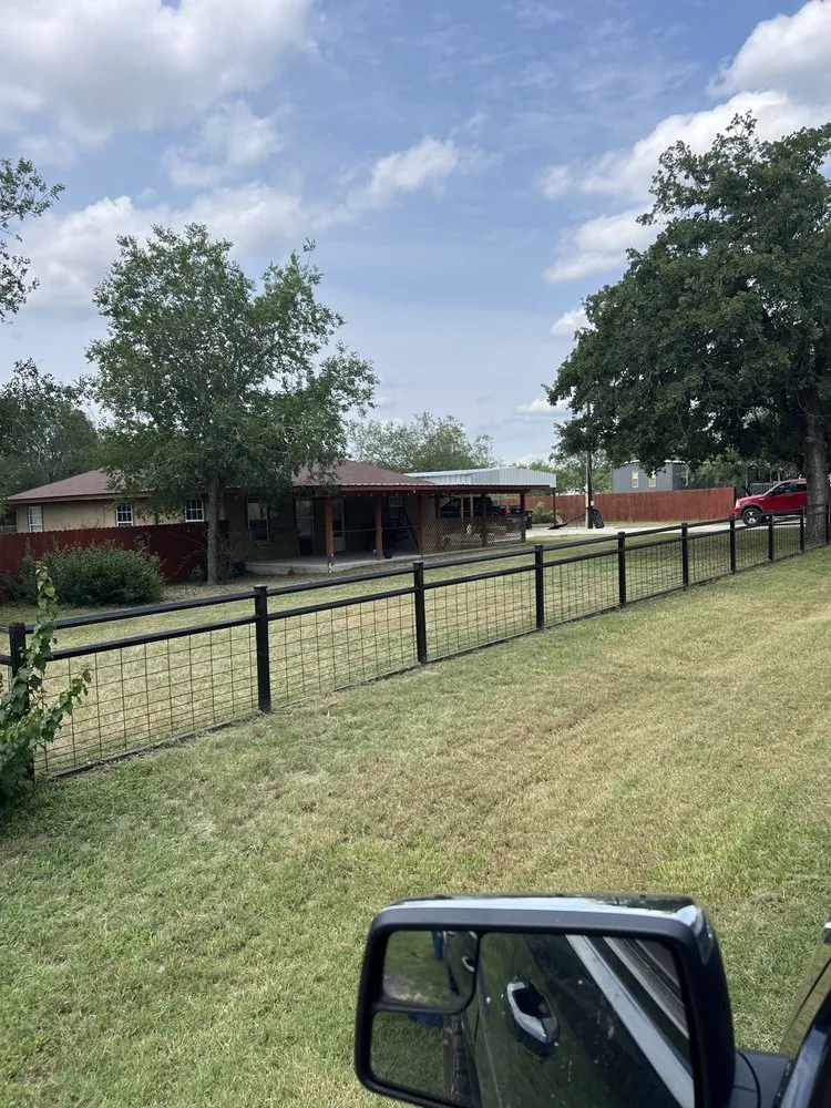 Local yard maintenance in Nixon, TX - Tres Flores Lawn And Tree Trimming