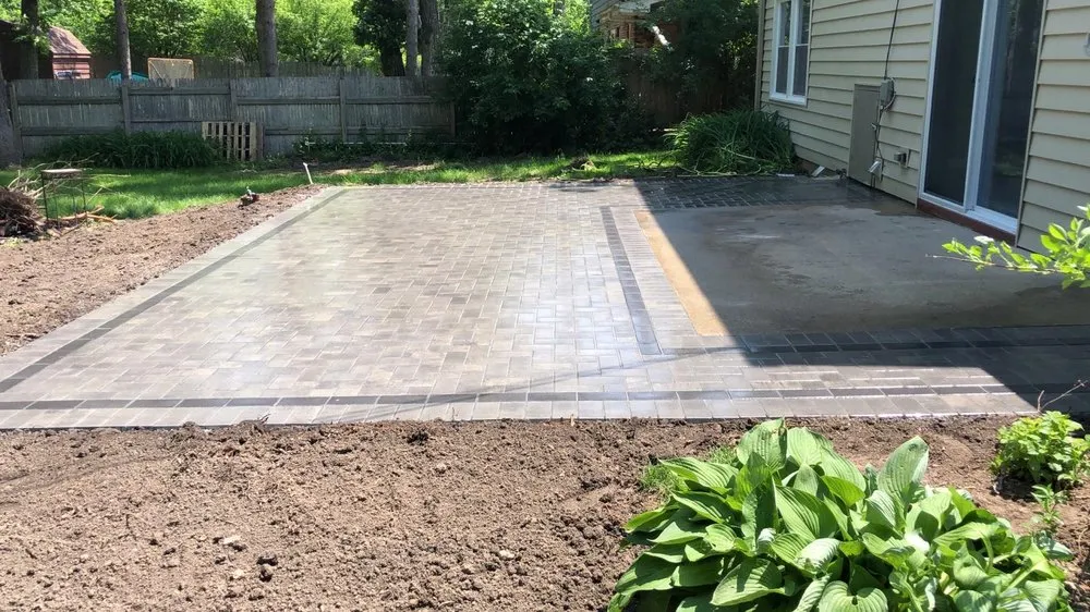 Top-rated yard maintenance experts serving Woodstock, IL - Tres Potrillos Landscaping