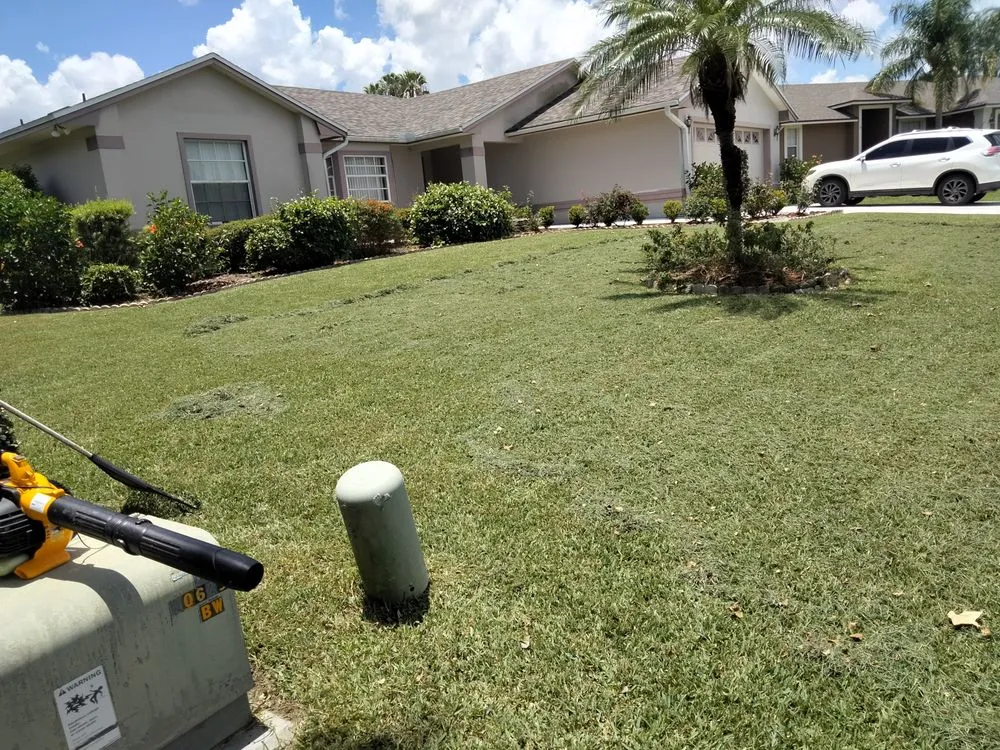 Local garden landscaping for residential properties in Auburndale, FL by Trevino's Lawn care