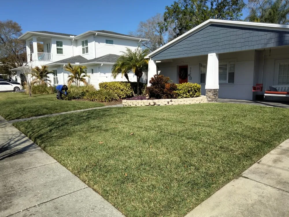 Trusted garden landscaping in Auburndale, FL by Trevino's Lawn care