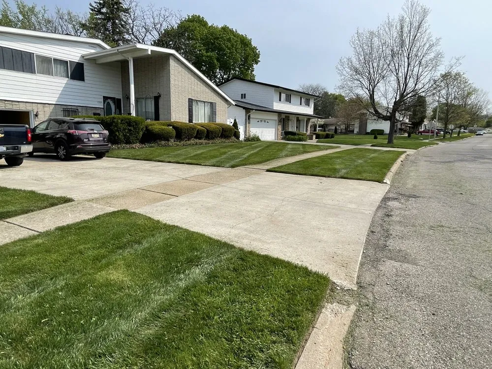 Local lawn care service for homes in Flint, MI by Trey’ s landscape