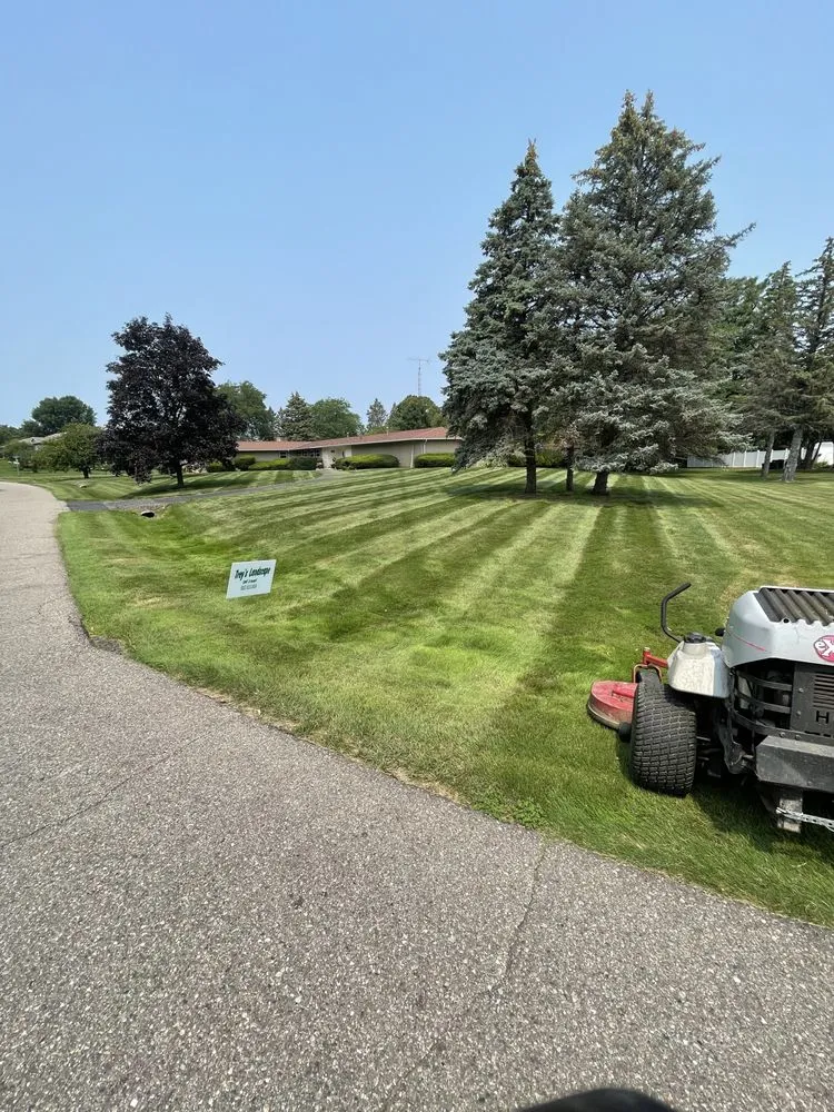 Affordable yard maintenance in Flint, MI - Trey’ s landscape