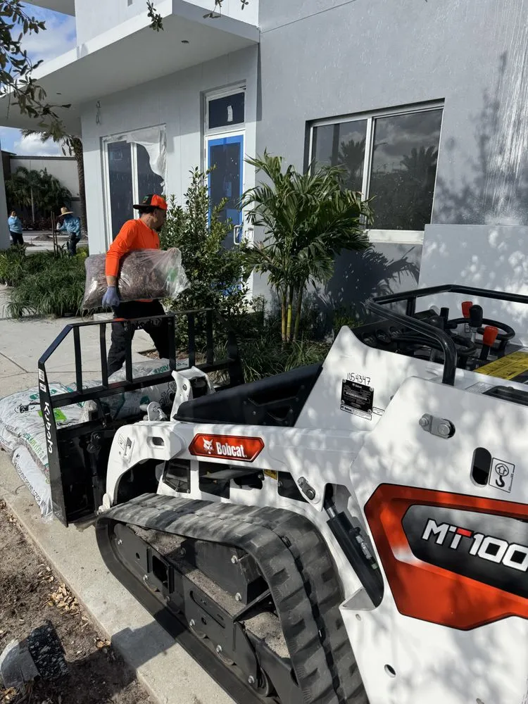 Custom yard cleanup service for residential properties in Orlando, FL by Trey’s Allscape Services