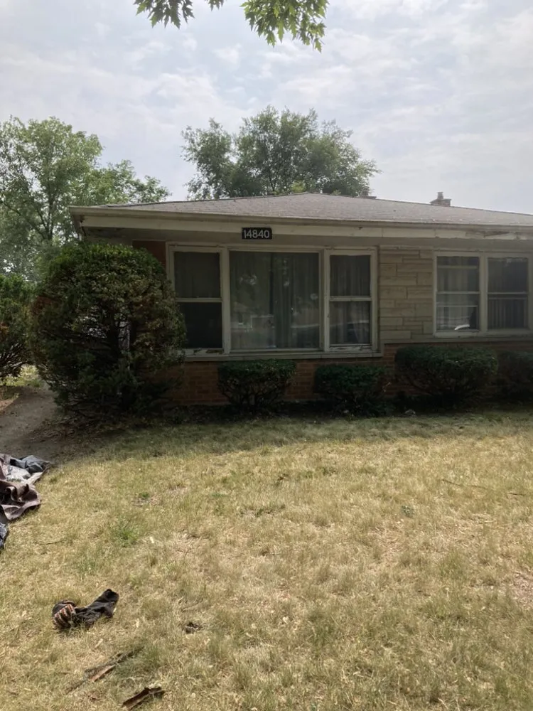 Professional yard cleanup service experts serving Chicago, IL - Trey’s Klean Kut