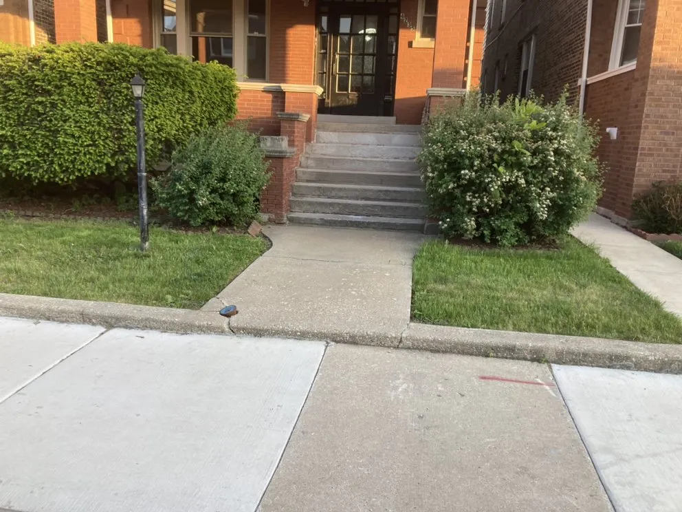 Top-rated landscape design for homes in Chicago, IL by Trey’s Klean Kut