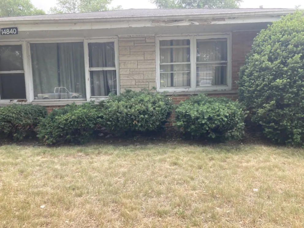 Affordable landscape design for homes in Chicago, IL by Trey’s Klean Kut