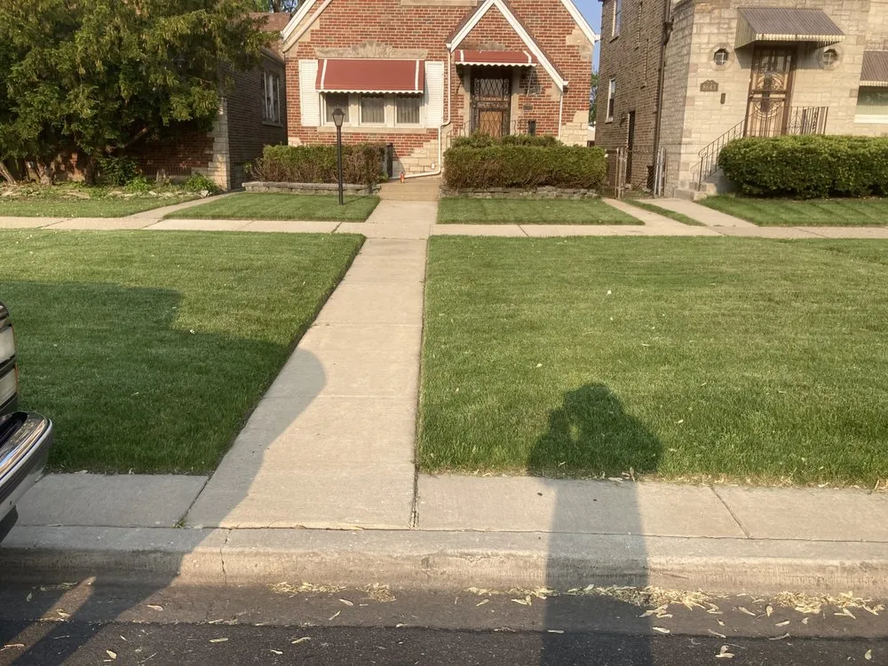 Top-rated yard maintenance for homes across Chicago, IL - Trey’s Klean Kut