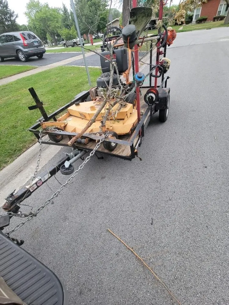 Reliable yard maintenance experts serving Chicago, IL - Trey’s Klean Kut