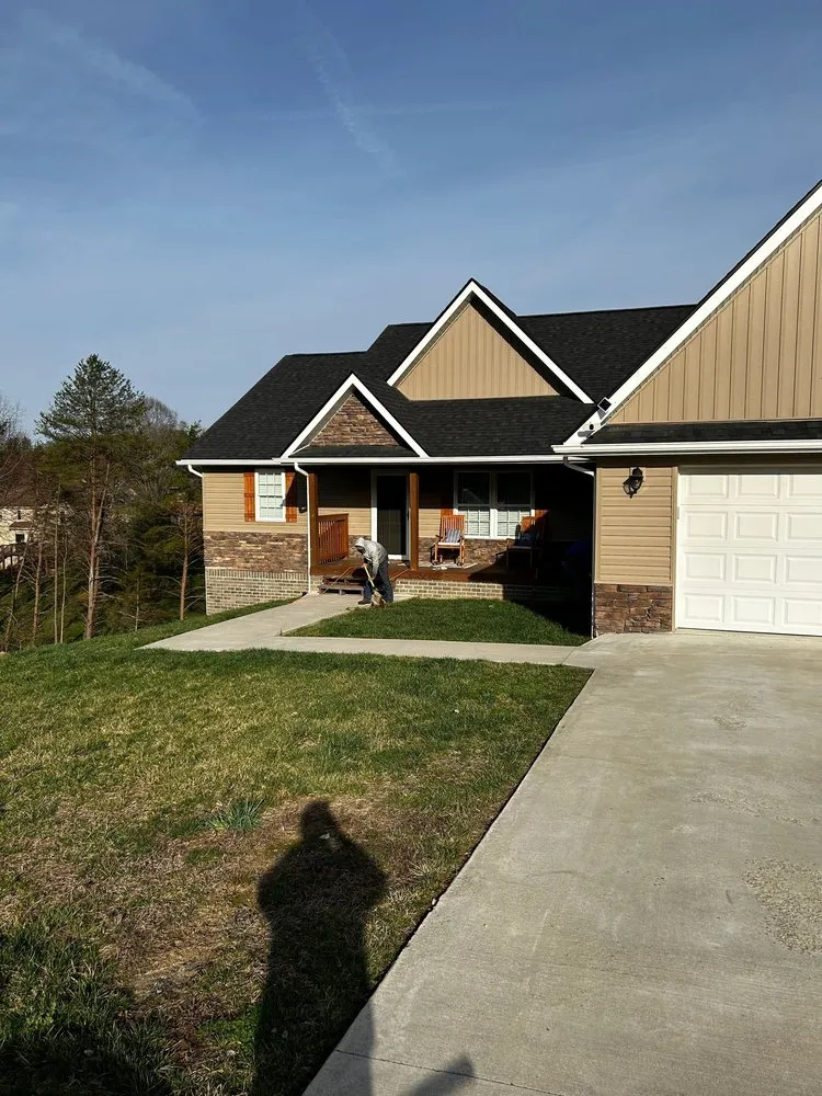 Local lawn care service experts serving Mount Carmel, TN - Tri Cities Yard & Deck Solutions