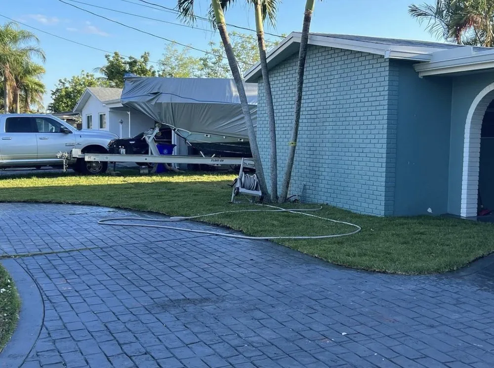 Trusted lawn mowing service experts serving Fort Lauderdale, FL - Tri county express lawn care