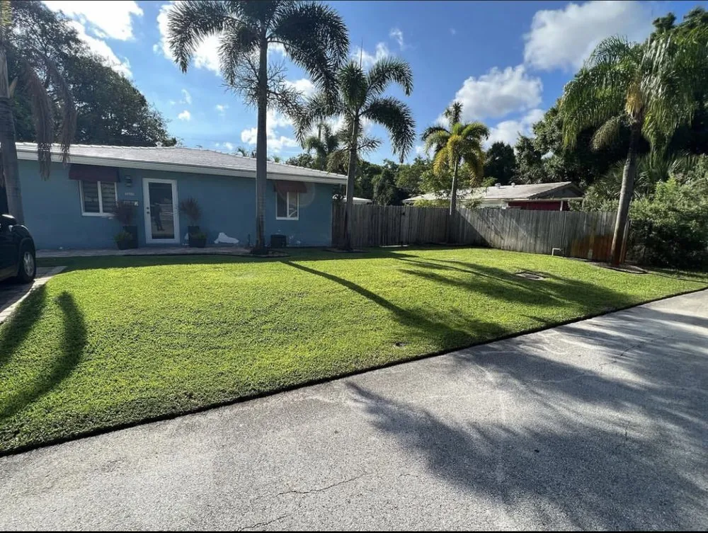 Professional garden landscaping experts serving Fort Lauderdale, FL - Tri county express lawn care