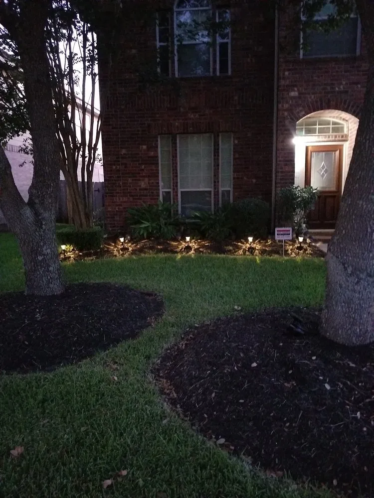 Top-rated garden landscaping for beautiful yards in Apollo Beach, FL by Tri County Lawn Care