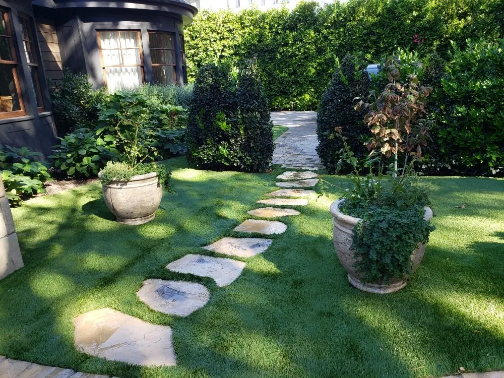 Professional garden landscaping in Thousand Oaks, CA - Tri-County Turf