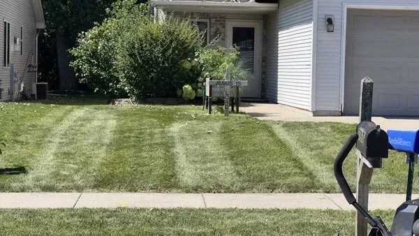 Trident Lawn & Snow Logo