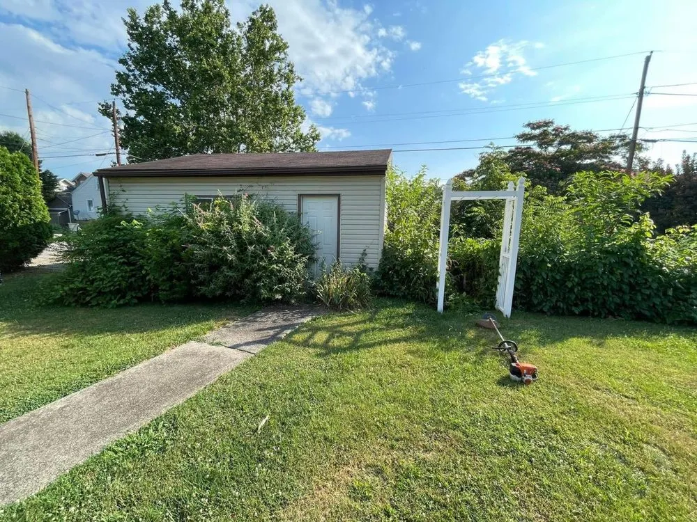 Custom landscaping services with custom design in South Shore, KY by Trim & Edge Lawn care