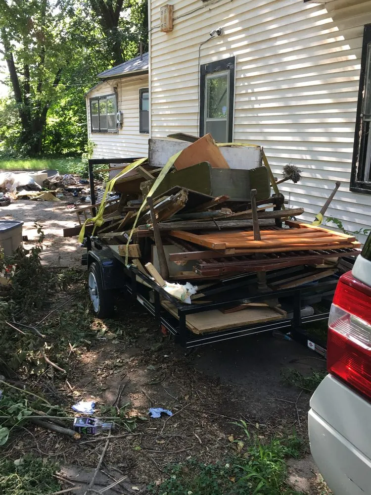 Custom yard maintenance in Wichita, KS - Trim & Haul