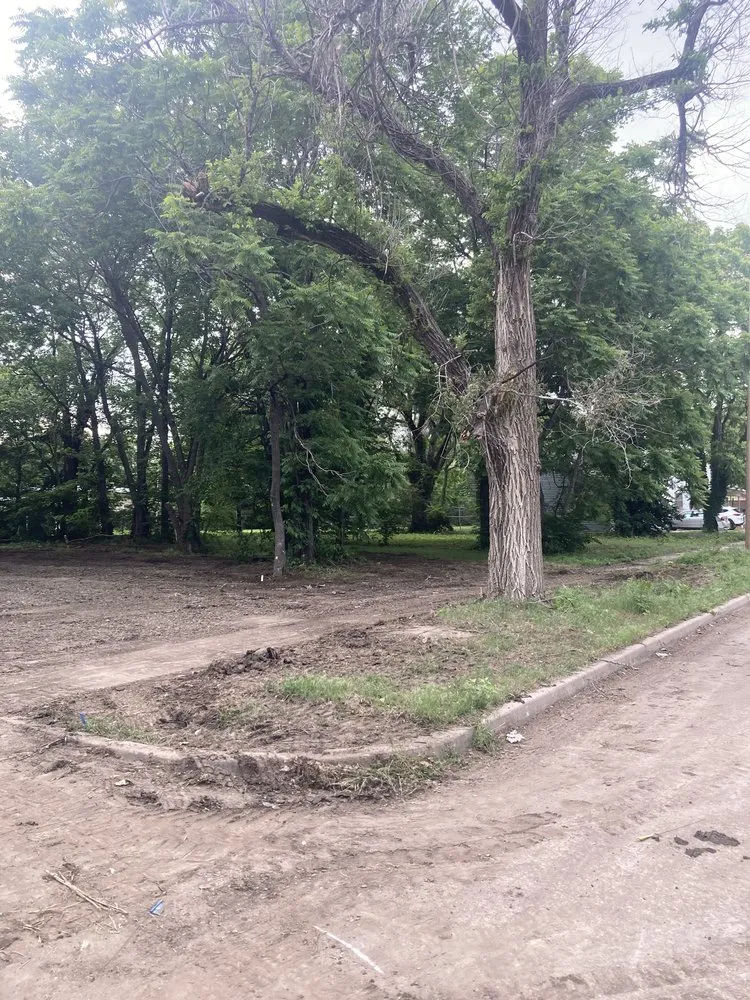 Custom yard cleanup service in Wichita, KS by Trim & Haul