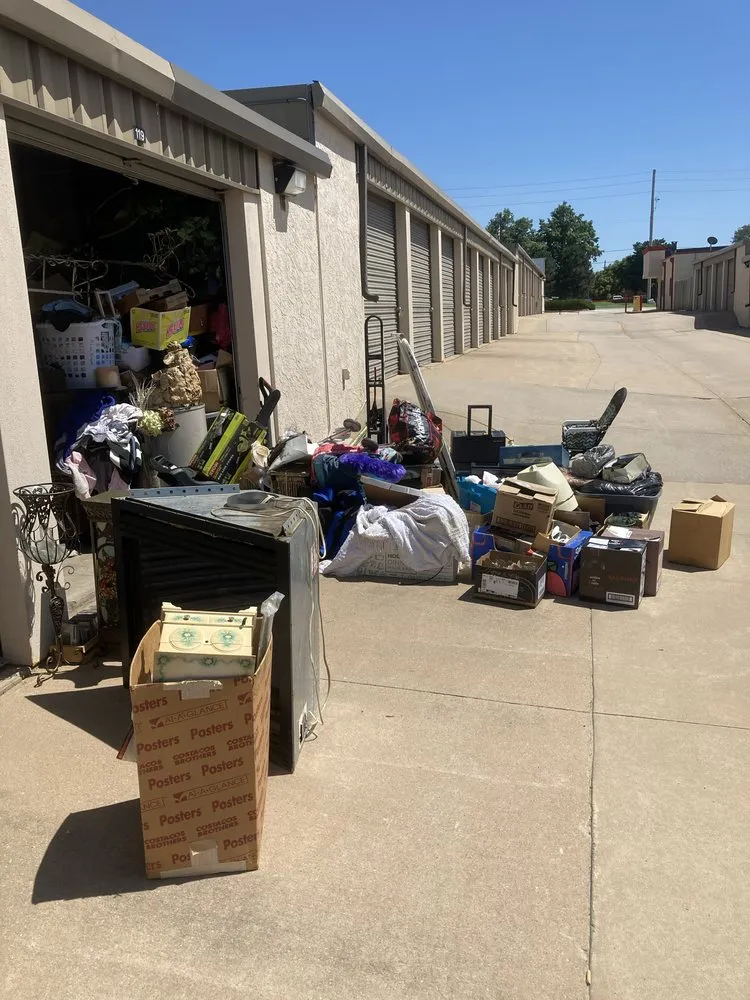 Local yard maintenance experts serving Wichita, KS - Trim & Haul