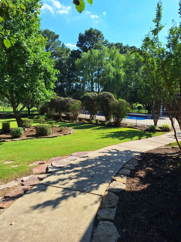 Affordable garden landscaping experts serving Conway, AR - Trim Mow Blow