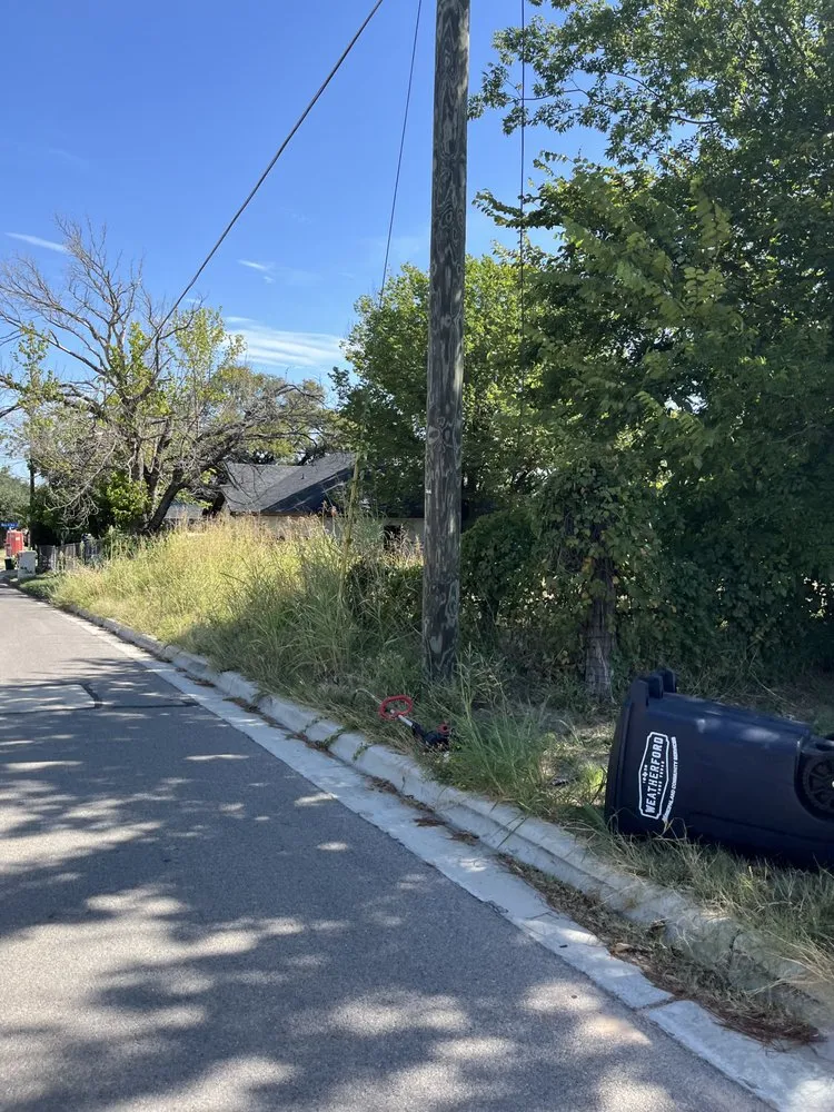 Affordable lawn mowing service with custom design in Weatherford, TX by Trim Stars