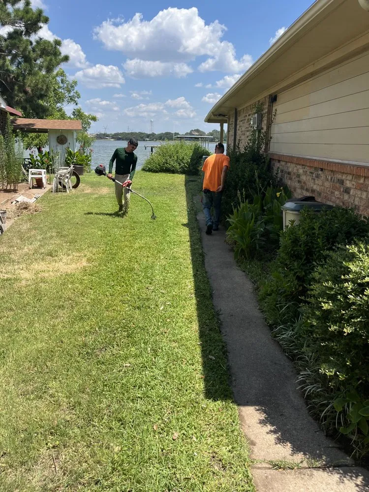 Reliable lawn mowing service experts serving Weatherford, TX - Trim Stars