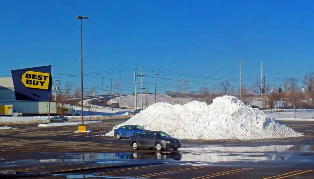 Local lawn mowing service experts serving Forest Park, IL - Trimaine Snow Plowing and Landscaping