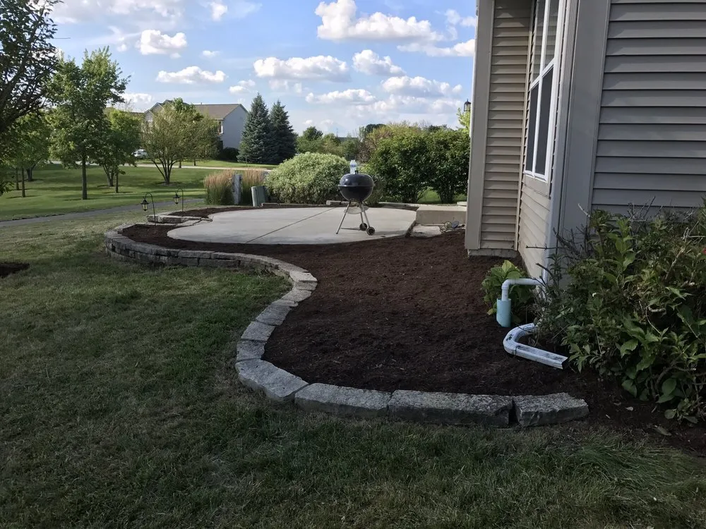 Top-rated yard maintenance with custom design in Algonquin, IL by Trimline Lawn Care Services