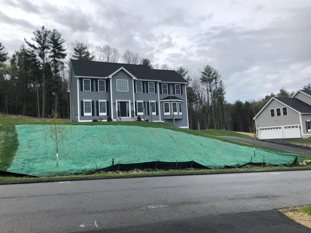 Professional yard cleanup service for beautiful yards across Londonderry, NH - Trimmers Landscaping