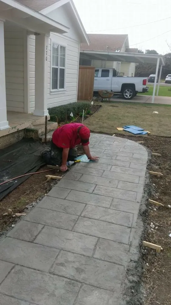 Affordable lawn care service with custom design across Waco, TX - Trimmers Lawn Service