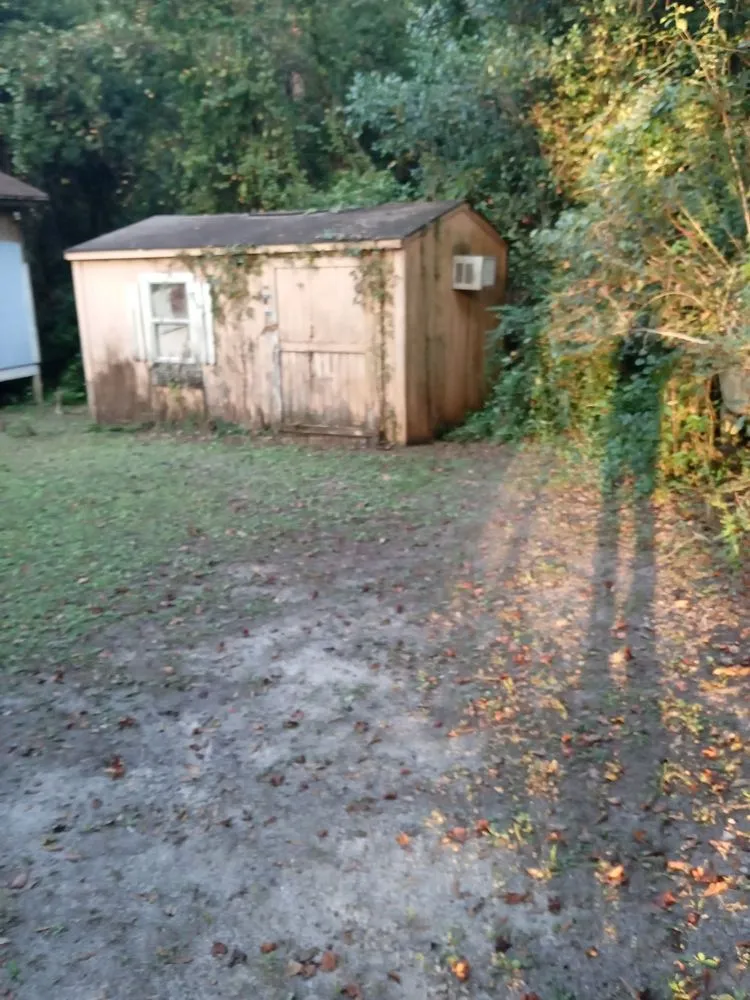 Local yard cleanup service in Quincy, FL by Trimming 2 Perfection