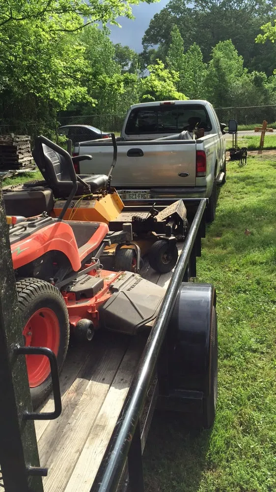 Custom lawn mowing service in Nacogdoches, TX by Trinity LPM