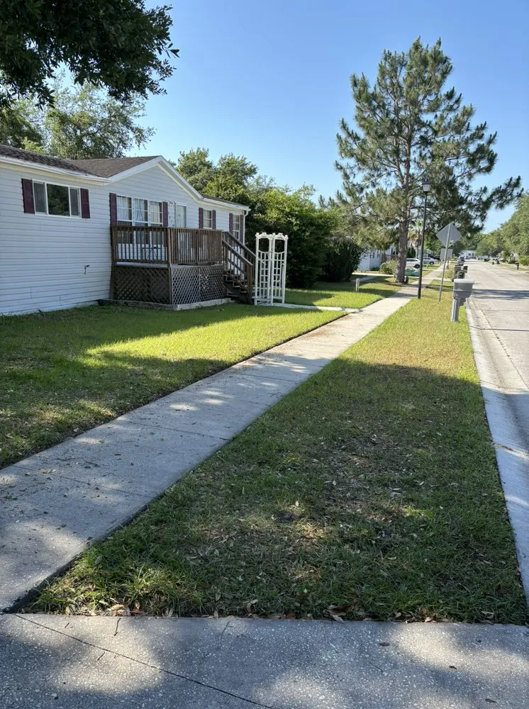 Custom lawn mowing service experts serving Zephyrhills, FL - Triple A’s Cutz