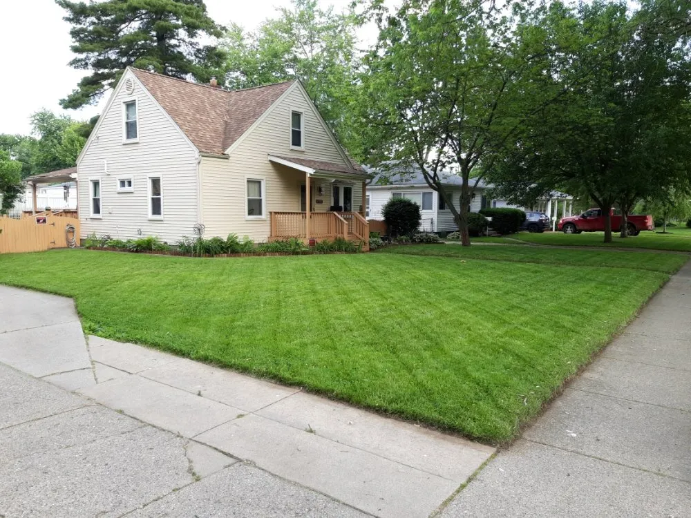 Custom lawn mowing service experts serving Flat Rock, MI - Triple D Lawncare & Snow Removal